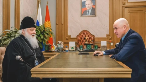 Губернатор Липецкой области Игорь Артамонов поздравил митрополита Липецкого и Задонского Арсения с Днем рождения