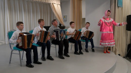 25 ноября в России отмечают День гармониста