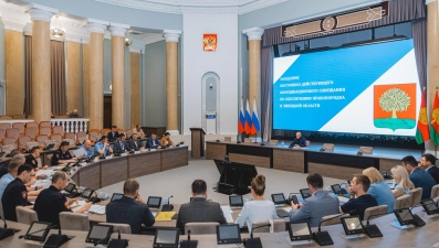 Игорь Артамонов провел заседание по вопросам безопасности в летний отдых и выборов