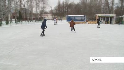 Десятки ребят потанцевали на льду в Череповце