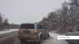 Опасный обгон чуть не закончился трагедией