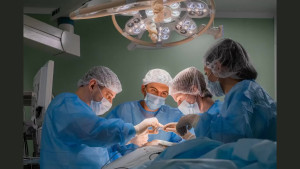 Липецкие хирурги спасли голос пациентке с опухолью щитовидной железы