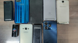 9 мобильных телефонов пытались перебросить в елецкую колонию