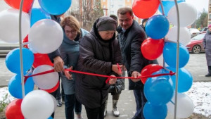 В Задонске четыре семьи переехали из аварийного жилья в новые квартиры