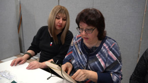 Липчанка сплела под тысячу браслетов выживания для бойцов СВО