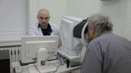 В Липецкой области операции на глаза проводят с помощью оборудования с ИИ