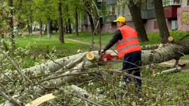 В городе устраняют последствия стихии (видеосюжет)