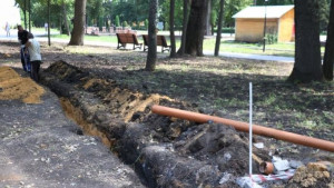 В Нижнем парке ремонтируют водоотводную трубу Липецкого бювета