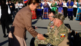 Замминистра обороны России вручила ключи от спецавтомобилей липецким ветеранам СВО