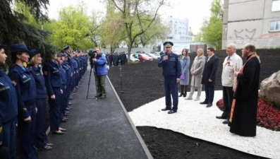 В Липецке открыли аллею военных связистов