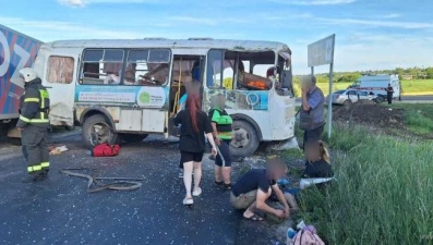 В Хлевенском районе перевернулся служебный автобус с пассажирами 