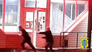 Липецкий подросток вырвал телефон из рук мужчины