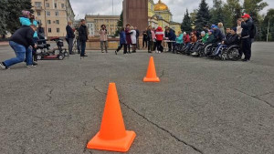 В Липецке проходят соревнования по спортивному ориентированию на колясках