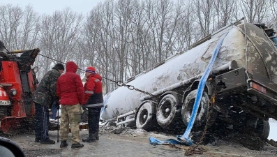 Сильный снегопад спровоцировал аварию на трассе Липецк - Чаплыгин (видео)