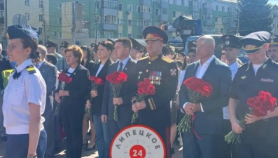 В Липецке на площади Героев состоялся митинг, посвящённый 25-ой годовщине подвига Героев России Андрея Теперика и Эдуарда Белана