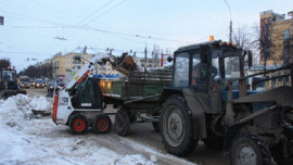 Дорожники Липецка пытаются справиться со снежной стихией