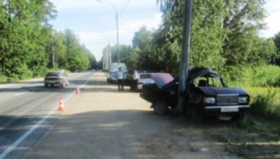 В Липецке «семерка» въехала в столб, погибли двое