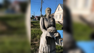 Двухметровая скульптура казачки будет втречать гостей в селе Задонского района