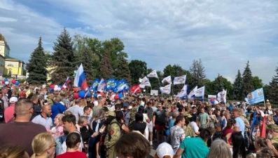 Липчане на Соборной площади тожественно встречают своих защитников