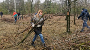 Евгения Уваркина и 150 липчан провели первый общегородской субботник