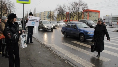 Пешеходам Липецка раздали светоотражатели