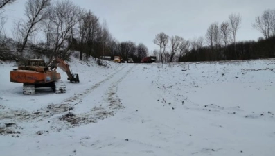 Расчистка пруда в Краснинском районе продолжается