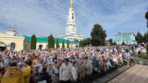 Тысячи верующих празднуют день памяти Тихона Задонского в Задонске