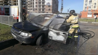 «Вольво» загорелся после столкновения