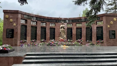 Липецкие строители обновили мемориал в подшефном Володарском округе ДНР