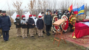 В селе Золотуха захоронили останки героя войны (видеосюжет)