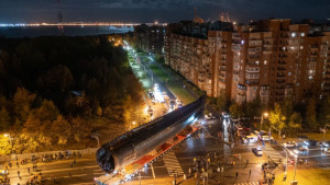 В Кронштадте стартовала сухопутная перевозка первой советской атомной подводной лодки К-3 «Ленинский комсомол» к зданию Музея военно-морской славы 