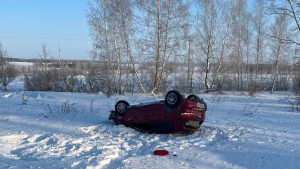 ДТП в Липецкой области: иномарка перевернулась, пострадали трое