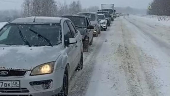 Несколько аварий заблокировали трассу под Липецком в районе поворота на аэропорт 