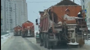 95 единиц снегоуборочной техники расчищают основные магистрали Липецка 8 февраля