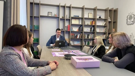 Липецкие школьники представили вице-губернатору образовательную игру по бережливому производству