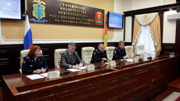 Липецкие полицейские борются с телефонными мошенниками