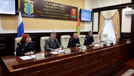 Липецкие полицейские борются с телефонными мошенниками