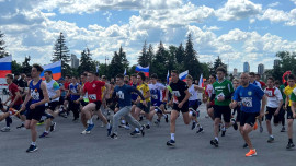 Около 900 человек пробежали эстафету в центре Липецка