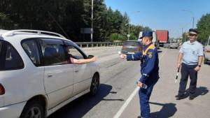 Водителям и пассажирам, оказавшимся в пробке в районе Сселок, бесплатно раздадут воду