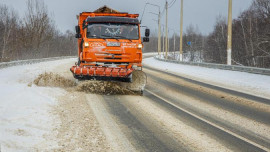 120 машин спецтранспорта следят за порядком трасс в Липецкой области после сильного снегопада