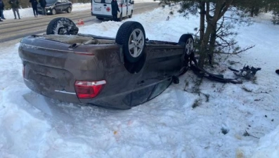 Автомобиль перевернулся в Задонском районе, пострадали два человека 