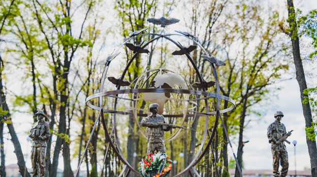 Сквер Памяти открыли в деревне Хмелинец