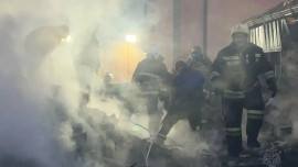 Пожар в районе СНТ «Речное» в Липецке уничтожил две хозпостройки и пять автомобилей помимо жилого дома 