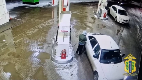 В Липецке мужчина подозревается в краже бензина с АЗС