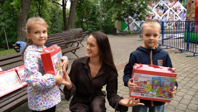 Наборы первоклассника подарили детям бойцов СВО и из семей, находящихся в трудной жизненной ситуации