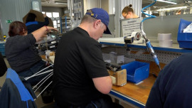 На липецком заводе незрячие сотрудники находят работу и поддержку