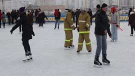 Липецкие пожарные в полном обмундировании вышли на лед 