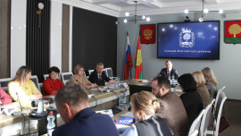 Депутаты обсудили новые выплаты приёмным семьям в регионе