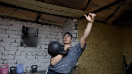 Силачи из Липецка открыли спортзал в гараже