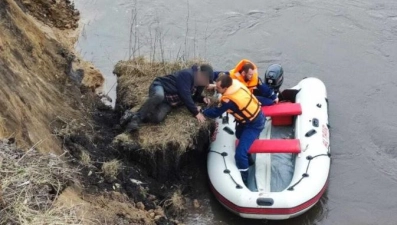 Пенсионер оказался в реке из-за обвалившегося берега в Липецкой области